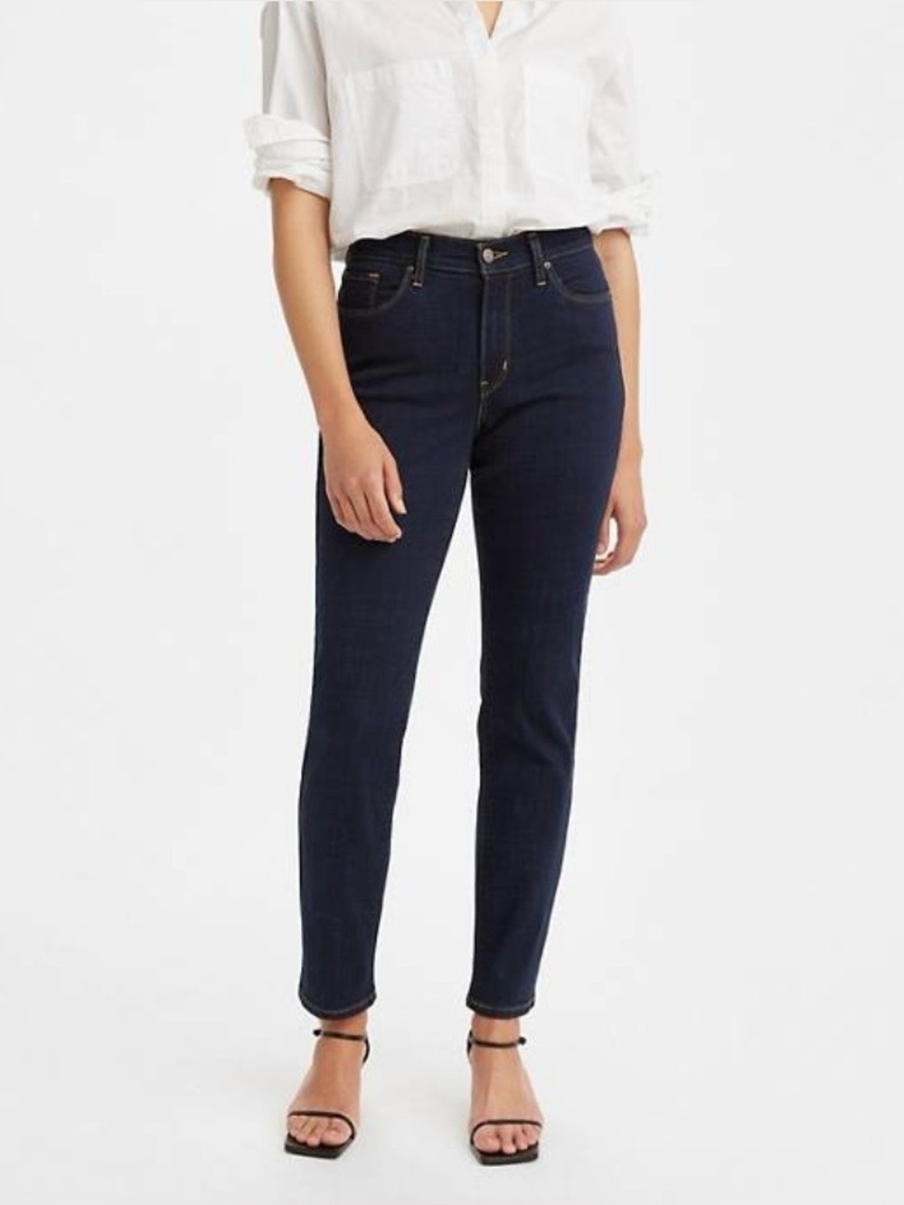 Levi's Classic Straight Cobalt Dip Dark Wash
Jeans Size 4 W27